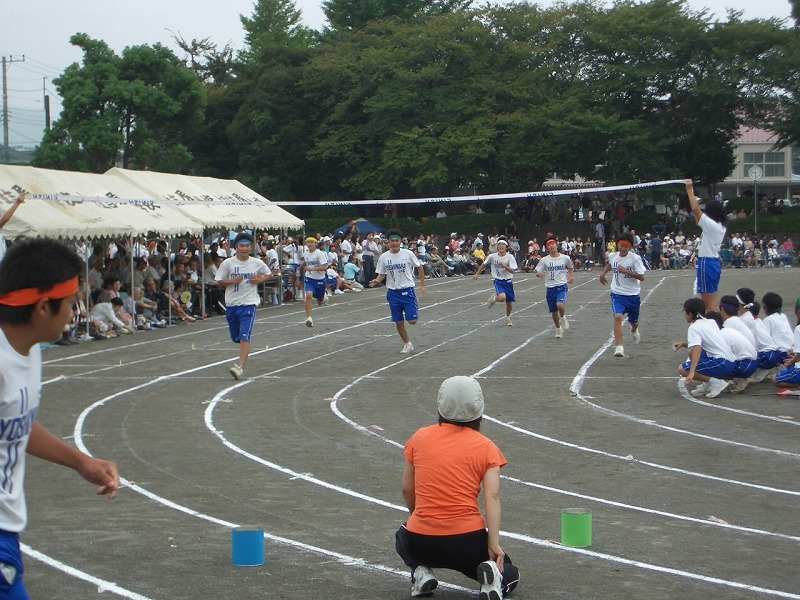 雨にたたられた中学校の運動会!_f0141310_2342352.jpg