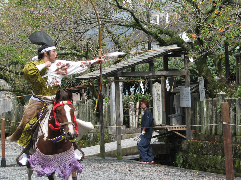 阿蘇神社の流鏑馬_b0016545_20425273.jpg