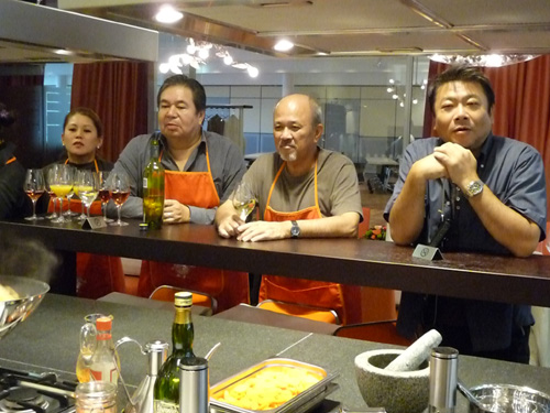 ★ ミーレ ドイツ本社で料理つくりに挑戦♪♪ビックリしました!途中でミーレ社長が突然来室 【第五弾】_c0156359_13394683.jpg