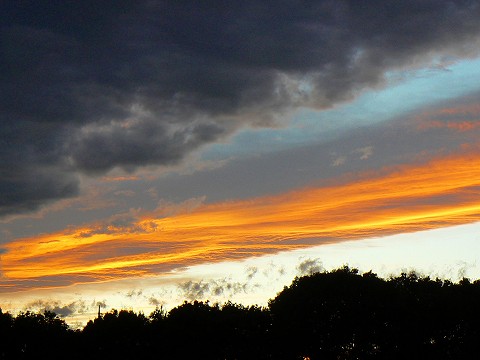 金曜日の夕焼け_d0010073_21243353.jpg