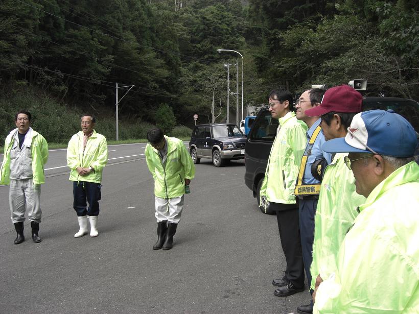 仙台・宮城ＤＣに向けて県道石巻鮎川線のゴミ清掃しました。_d0112533_16265215.jpg