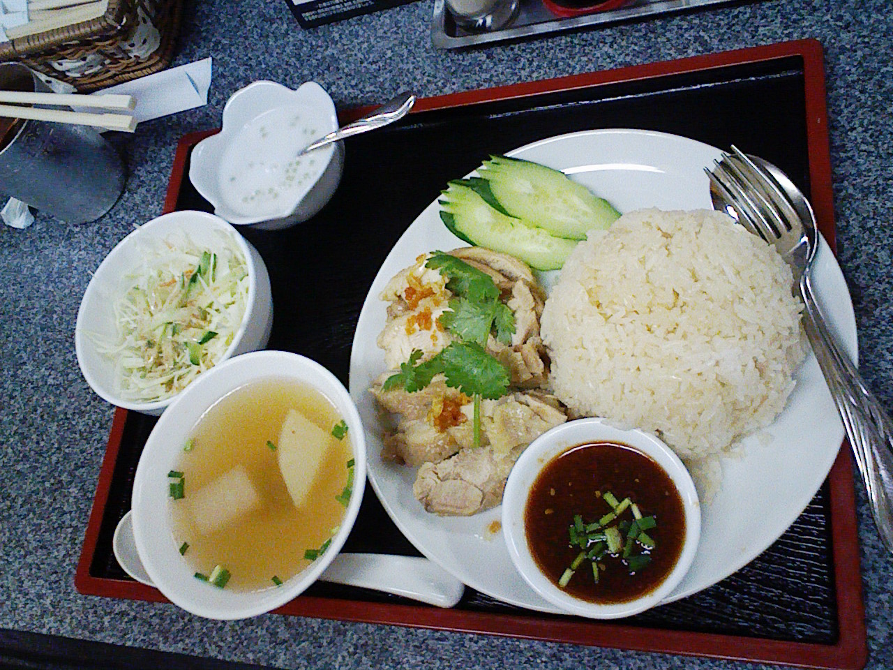 近所でタイ料理　と　ちょっと電車でカレー　や　餃子_a0032004_175347.jpg