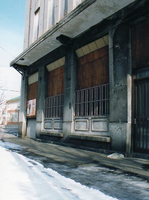 函館銀座通り・レトロ建築コレクション(その１、旧ホテル中央荘)_f0142606_2355782.jpg