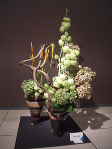 柏高島屋にて草月流花展_e0109554_2063194.jpg
