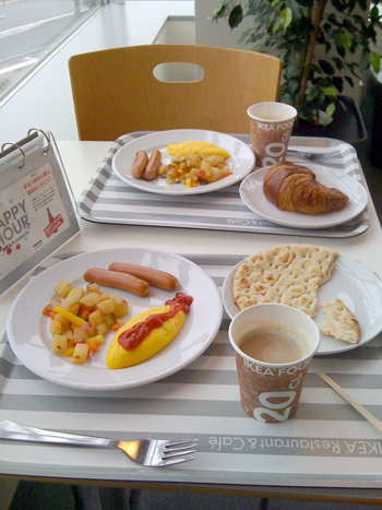 IKEAで朝食を_b0007891_10461075.jpg