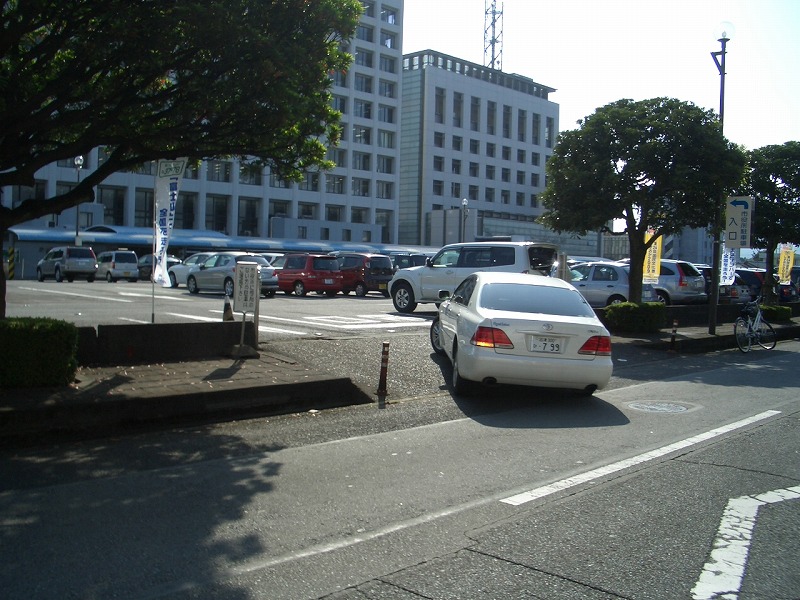 市役所の外部エスカレーター工事が始まりました!_f0141310_1572480.jpg