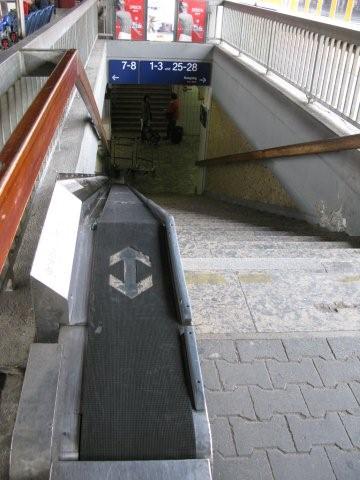 Luggage escalator_c0157558_754190.jpg