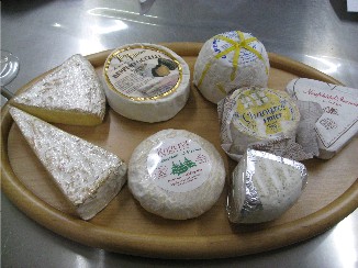 白カビチーズ　食べ比べ_f0007061_23531343.jpg
