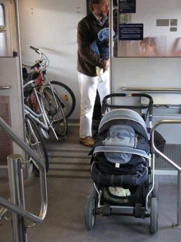 Baby strollers and trains_c0157558_1392366.jpg