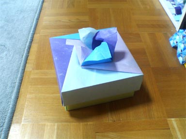 30cm×30cmの折り紙で”四角箱・4枚組J：花”の作成