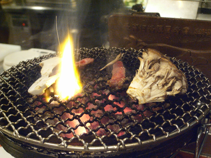 【ＪＲ神戸駅】　糸桜（焼肉）　ブラブラ写真を撮った後で_c0039413_1336869.jpg