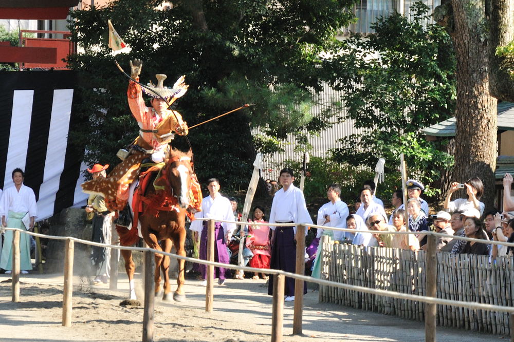 鶴岡八幡宮の流鏑馬神事_b0119422_1151154.jpg