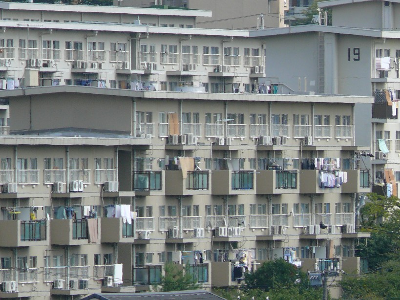 明舞団地に行ってきた!(7) 朝霧丘から見る松が丘_b0088444_23591740.jpg