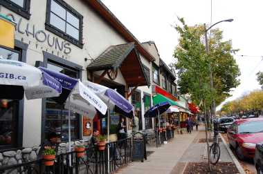 キツラノの学生街の喫茶店 「CALHOUN\'S」_d0129786_13461218.jpg