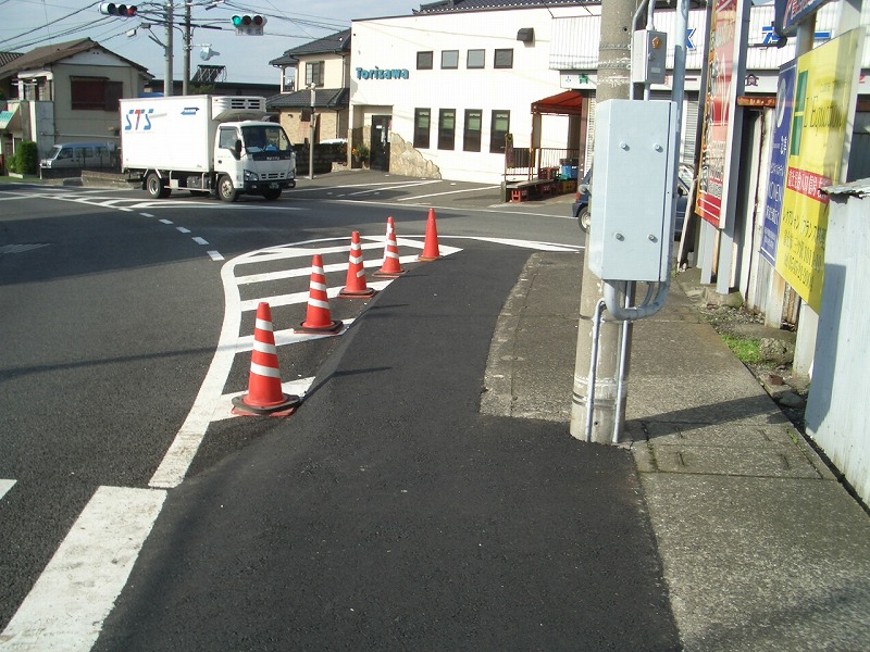 キミサワ駿河台店前の歩道が拡幅されました_f0141310_23223189.jpg