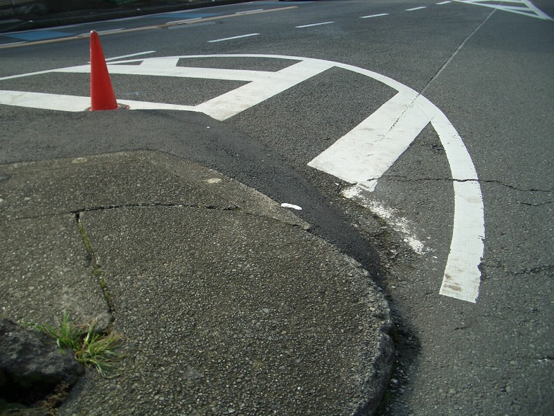 キミサワ駿河台店前の歩道が拡幅されました_f0141310_23232771.jpg