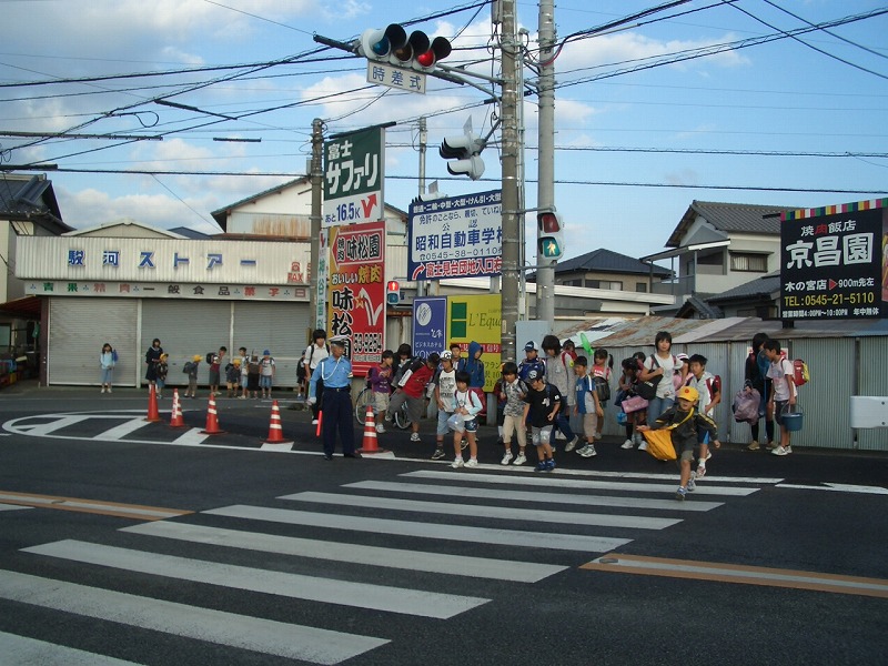 キミサワ駿河台店前の歩道が拡幅されました_f0141310_2323596.jpg