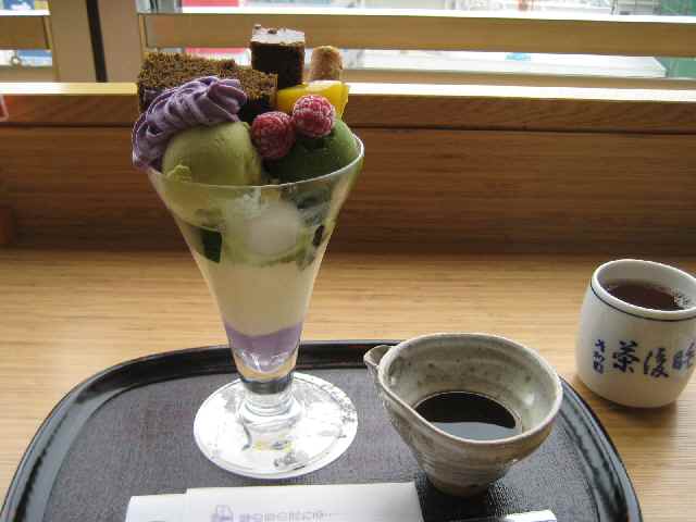 【「茶寮 都路里」の古都パフェ】_b0009849_16373917.jpg