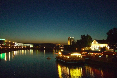 ベラルーシの夜景_b0000509_0452378.jpg