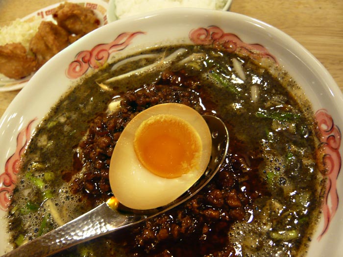 限定　黒胡麻坦々麺　＠　新在家ラーメン　もんど_e0024756_23315153.jpg