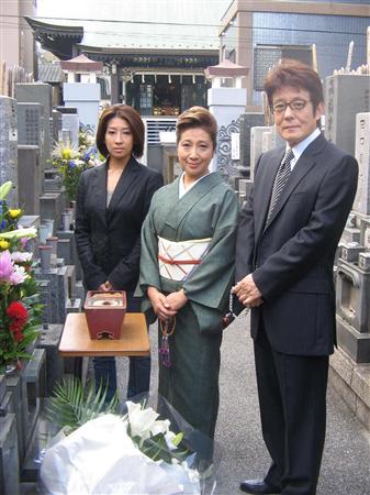 舟木一夫 長谷川一夫さんの墓前に好演誓う 08年10月12日 G3k 舟木一夫の世界 舟木一夫 長谷川一夫さんの墓前に好演誓う 08年10月12日 G3k 舟木一夫の世界
