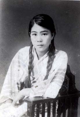 三つ編みの少女 : self-portrait ♪ a face むかし写真館へようこそ