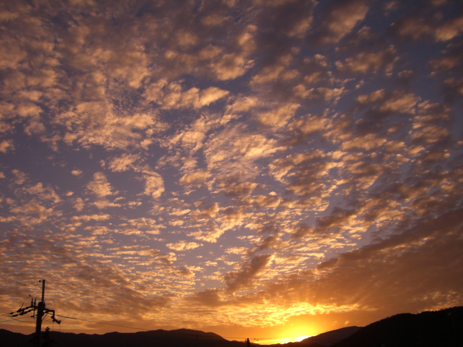 夕暮れ うろこ雲 お茶の間じかん 夕暮れ うろこ雲 お茶の間じかん