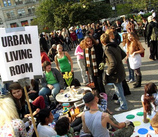 都市生活の生み出すもの Urban Living Room_b0007805_100581.jpg