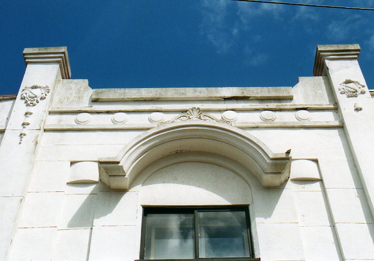 函館銀座通り・レトロ建築コレクション(その１０、美容室あみん)_f0142606_2374677.jpg