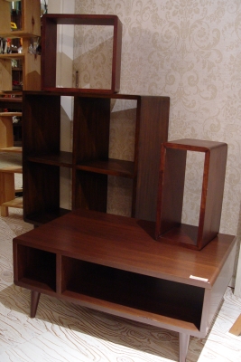 こげ茶色の木の家具、色々入荷!!_a0096367_23102915.jpg