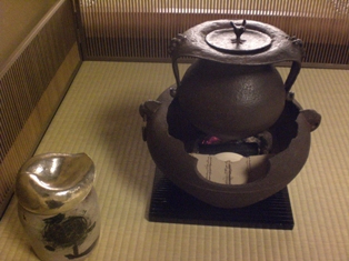 林屋晴三先生ご亭主の茶の湯同好会茶会に出席_f0083294_1143851.jpg