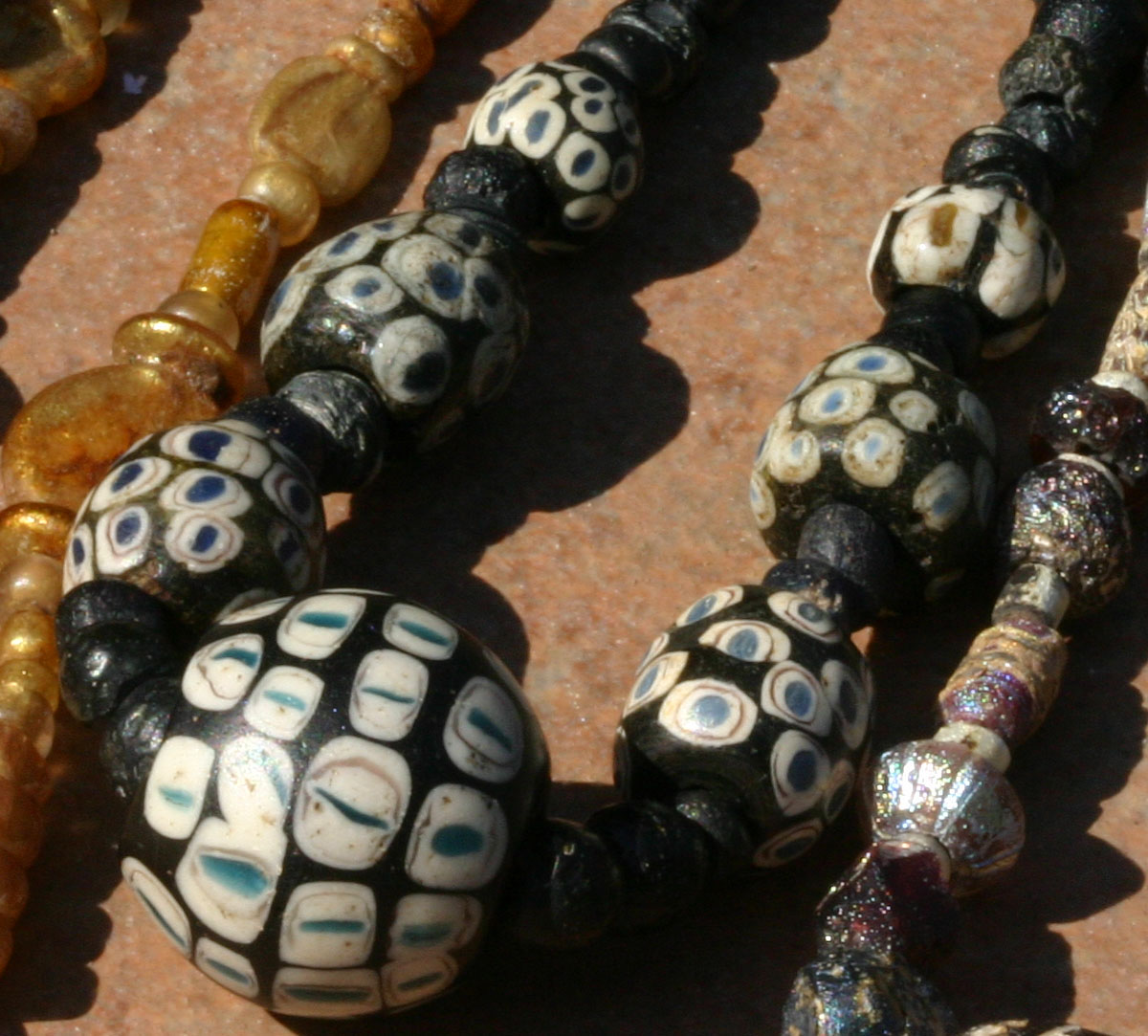 アンティーク　とんぼ玉　中国　戦国玉　トンボ玉ローマンガラス アンティーク とんぼ玉 中国 戦国玉 トンボ玉ローマンガラス