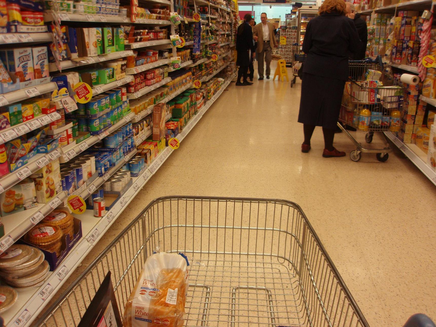 TESCO と New Malden ぴ日記