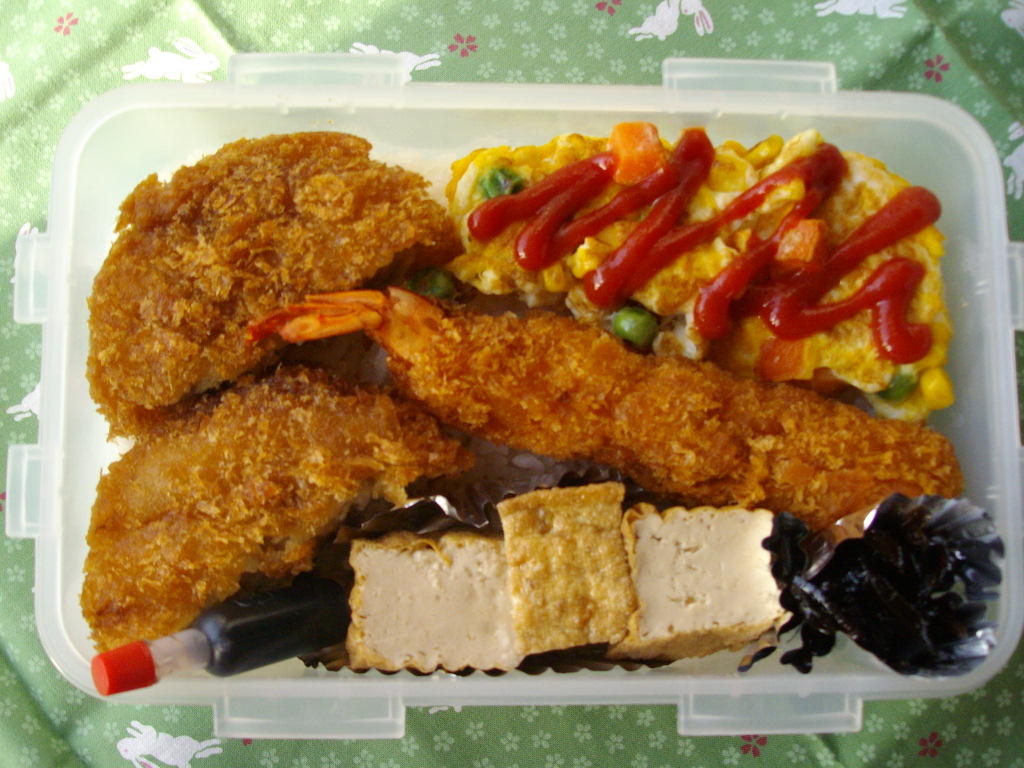 特大エビふりゃ～弁当_b0119688_9554588.jpg