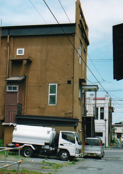 函館銀座通り・レトロ建築コレクション(その１１、小野寺住設)_f0142606_22174683.jpg