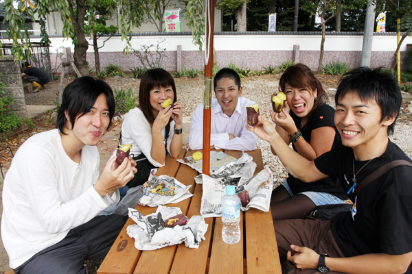 三色饅頭と5人の若者_d0130714_2251391.jpg