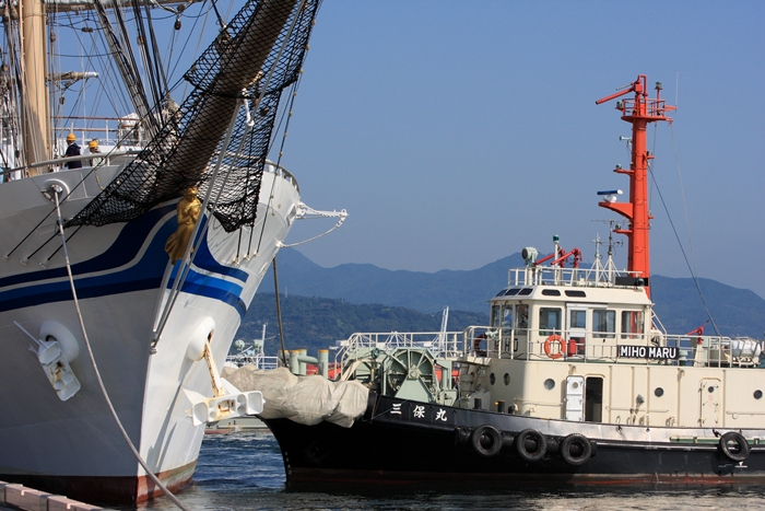 日本丸入港 い ぃ仕事してますねぇ ２隻のタグボート 駿河色ってどんな色