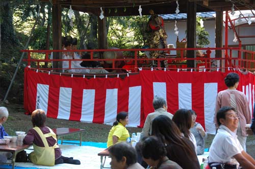 子神（ねのかみ）神社の神楽　2008.10.13　甲斐市大久保_c0162844_7103342.jpg