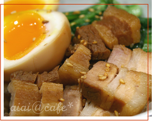味玉ﾄﾛ~ﾘ♪豚の角煮丼_a0056451_122433.jpg