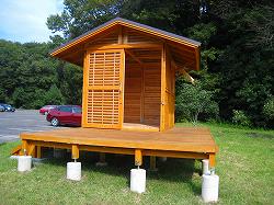 森に捨てられる丸太でつくられた小屋 住生活環境研究所の医衣食住楽考 いいくらしがっこう 森に捨てられる丸太でつくられた小屋 住生活環境研究所の医衣食住楽考 いいくらしがっこう