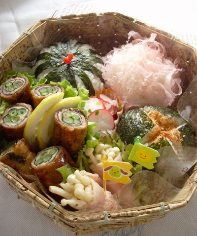 豚肉のいんげん海苔巻き 黒酢照焼きのお弁当_f0168317_9102299.jpg