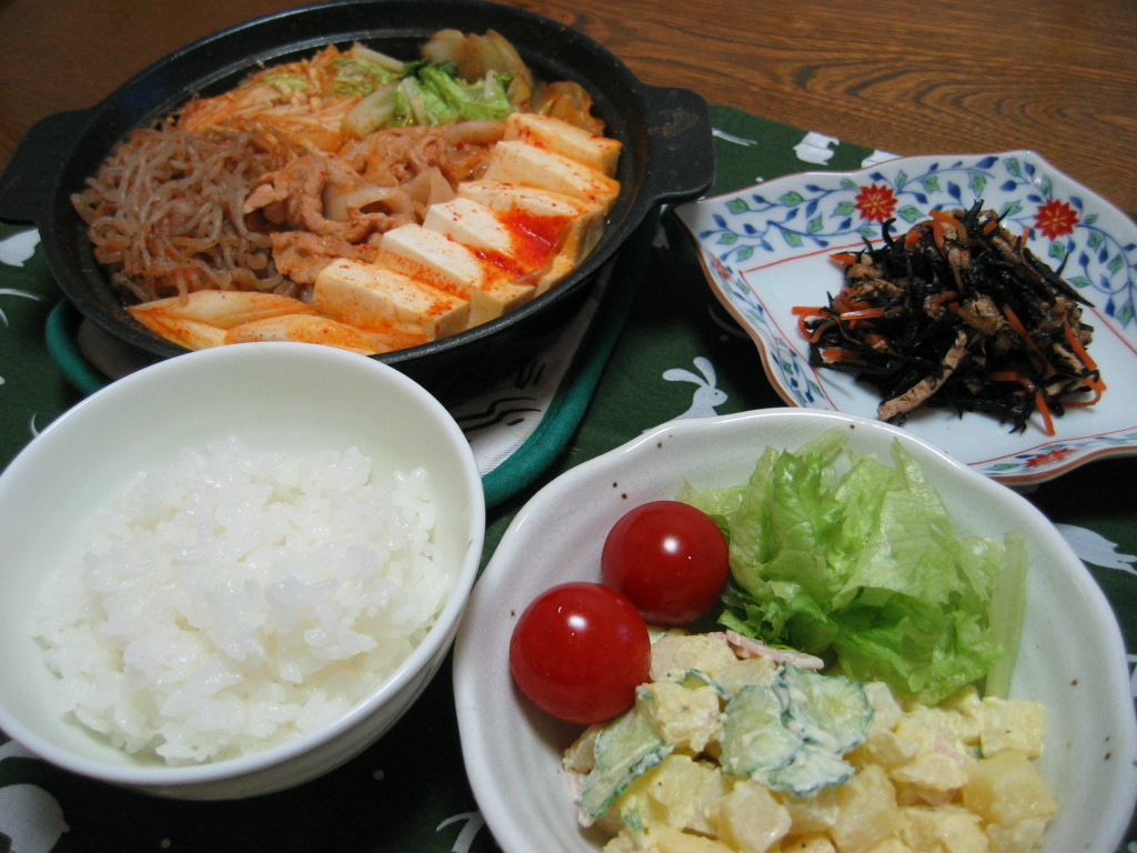 豚キムチ鍋をほめる 豚キムチ鍋 ポテトサラダ他 おいしく 楽しく 我が家の 晩 ご飯日記 豚キムチ鍋をほめる 豚キムチ鍋 ポテトサラダ他 おいしく 楽しく 我が家の 晩 ご飯日記