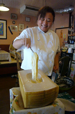 a  huge cheese._c0153966_2184270.jpg