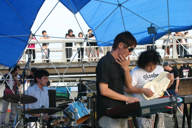 20080914 「弁天ROCKERS7」 @江の島弁天大橋横広場 【FRAN-KEY,CRYSTAL&ROGER】_c0086868_1363867.jpg