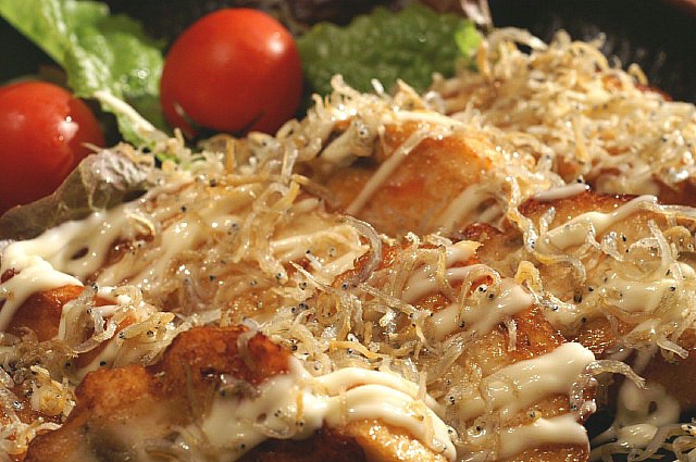晩ご飯のご紹介で　寄せ鍋／おじゃがと森のきのこのチーズ焼き／蒲鉾ソテーのカリカリじゃこマヨなど。_b0033423_11265560.jpg