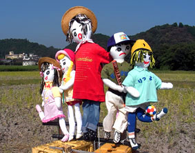榊原温泉に案山子が続々_b0145296_15351617.jpg