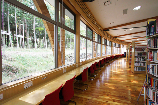 富士河口湖町、生涯学習館・子ども未来創造館_d0130714_22291493.jpg