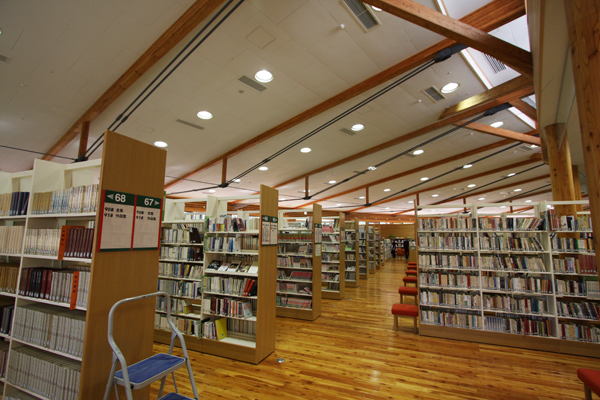 富士河口湖町、生涯学習館・子ども未来創造館_d0130714_222959.jpg