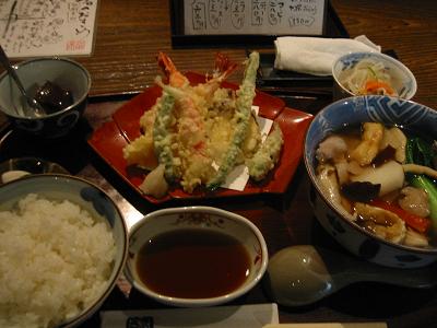 たっぷり秋野菜うどん 【茅ヶ崎　手打うどん・旬菜 さぬきや】_b0153224_011653.jpg