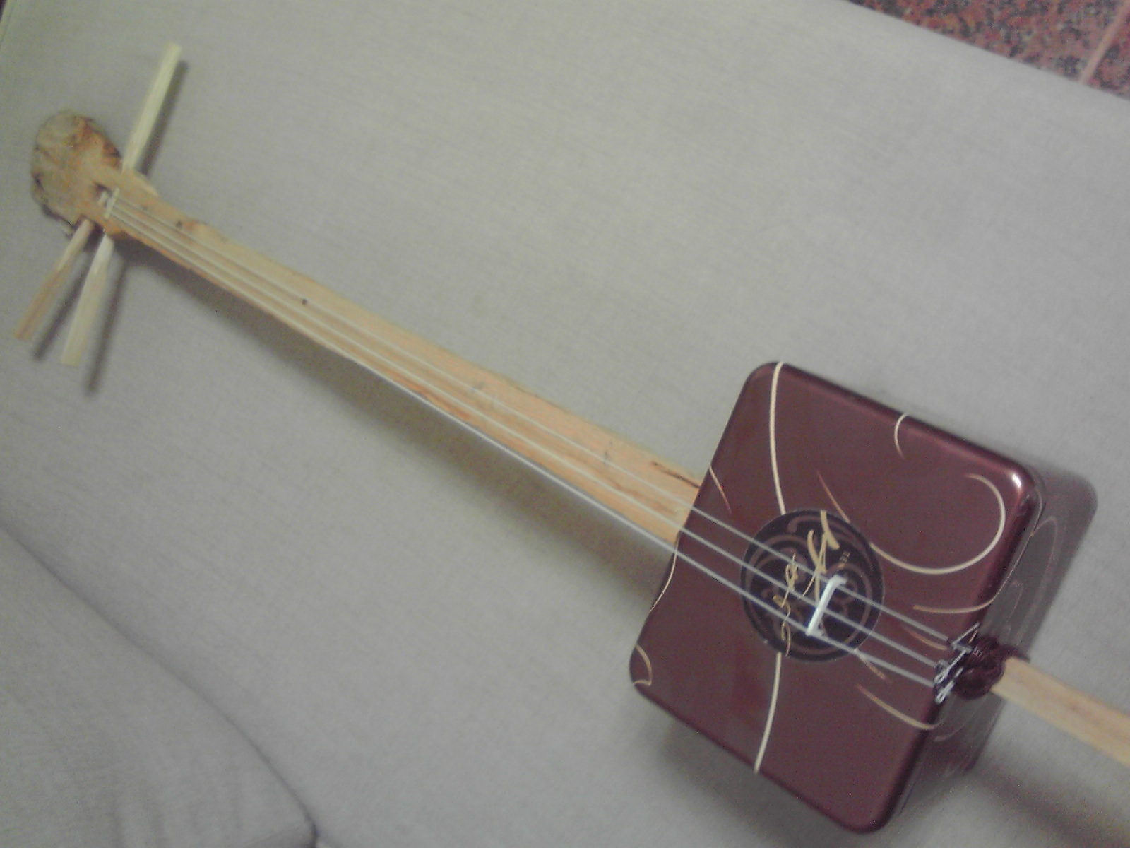 カンカラ三線 来る人には楽しみを 帰る人には喜びを 宮古島 民宿 風家